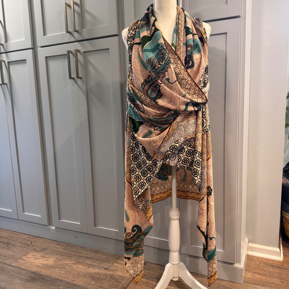 Freeway Paisley Print Lightweight Draped Vest in Teal and Beige